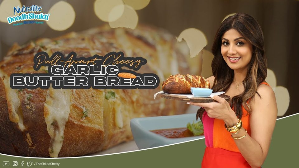 Pull-apart cheesy garlic butter bread — Nutralite episode with Shilpa Shetty Kundra